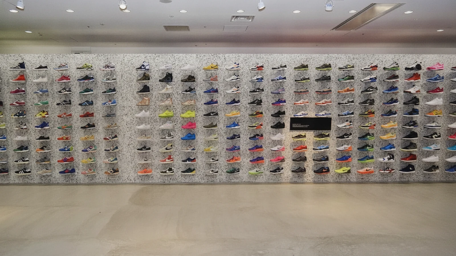 atmos Shinjuku 히어로 이미지
