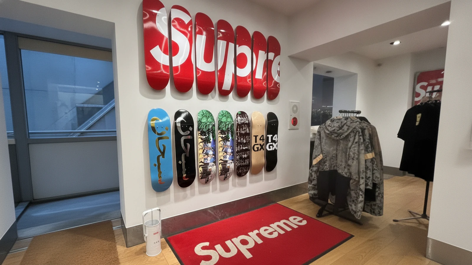 Supreme Harajuku 히어로 이미지